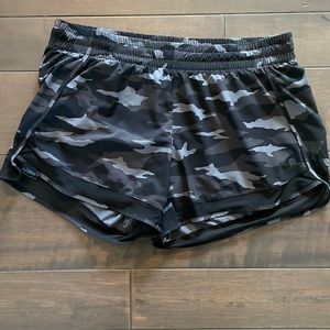 Athleta Printed mesh racer run short 4”